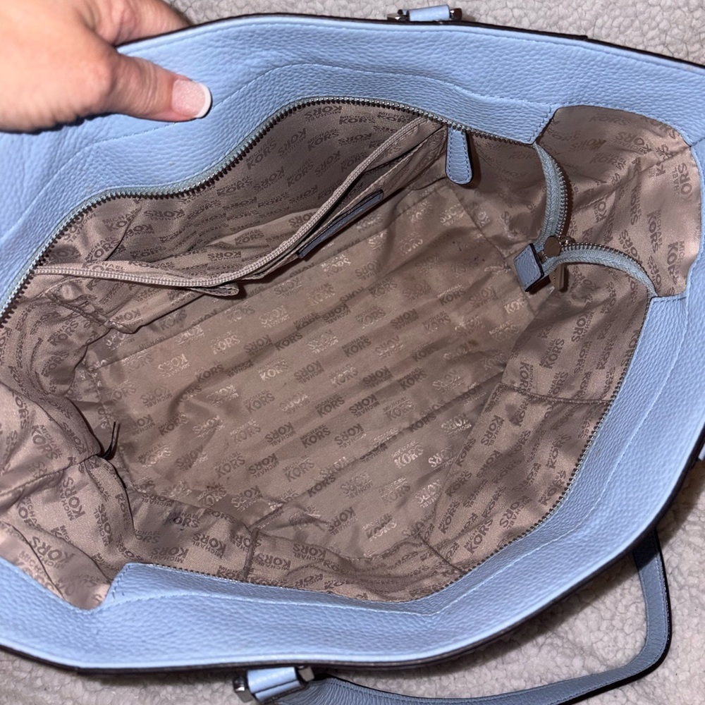 GIVEAWAY #1 MICHAEL KORS LARGE TOTE SATCHEL SHOULDER BAG POWDER BLUE - Picture 7 of 12